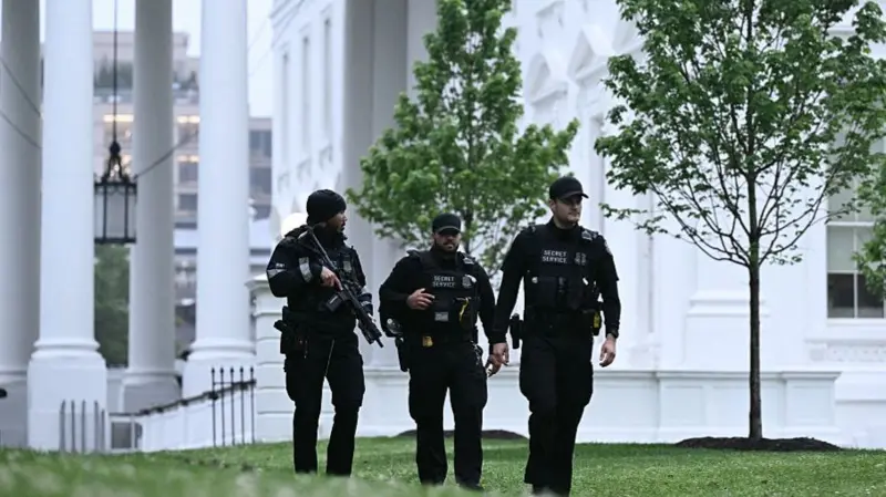Suspect killed after opening fire on Secret Service agents outside White House